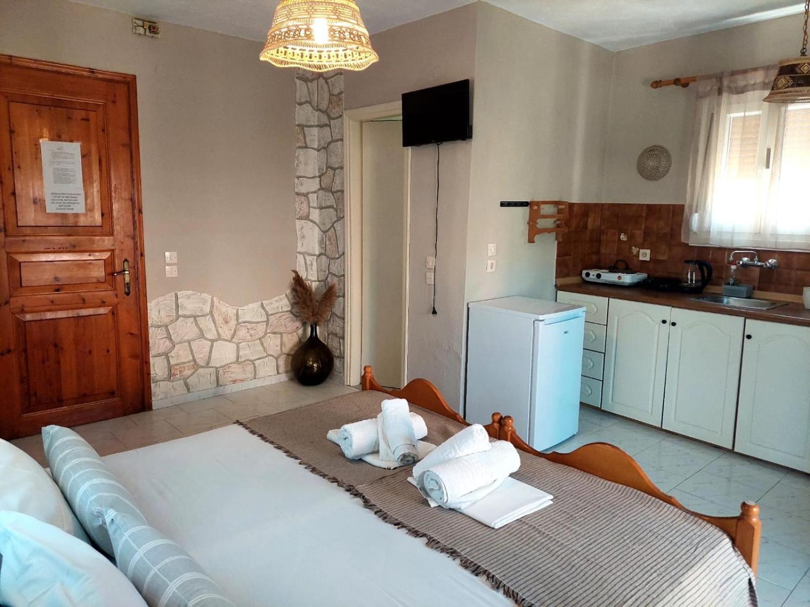 Georgia Apartments Stafylos Phòng bức ảnh
